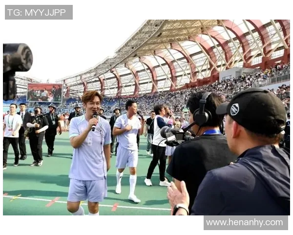 香港足球明星队激情对决精彩瞬间尽在球场之上