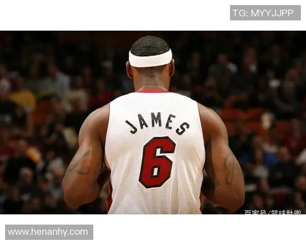 足球明星苏阿雷斯的传奇生涯与场外风采全解析